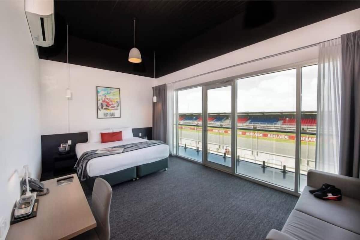 Premium bedding, pillow-top beds, minibar, in-room safe