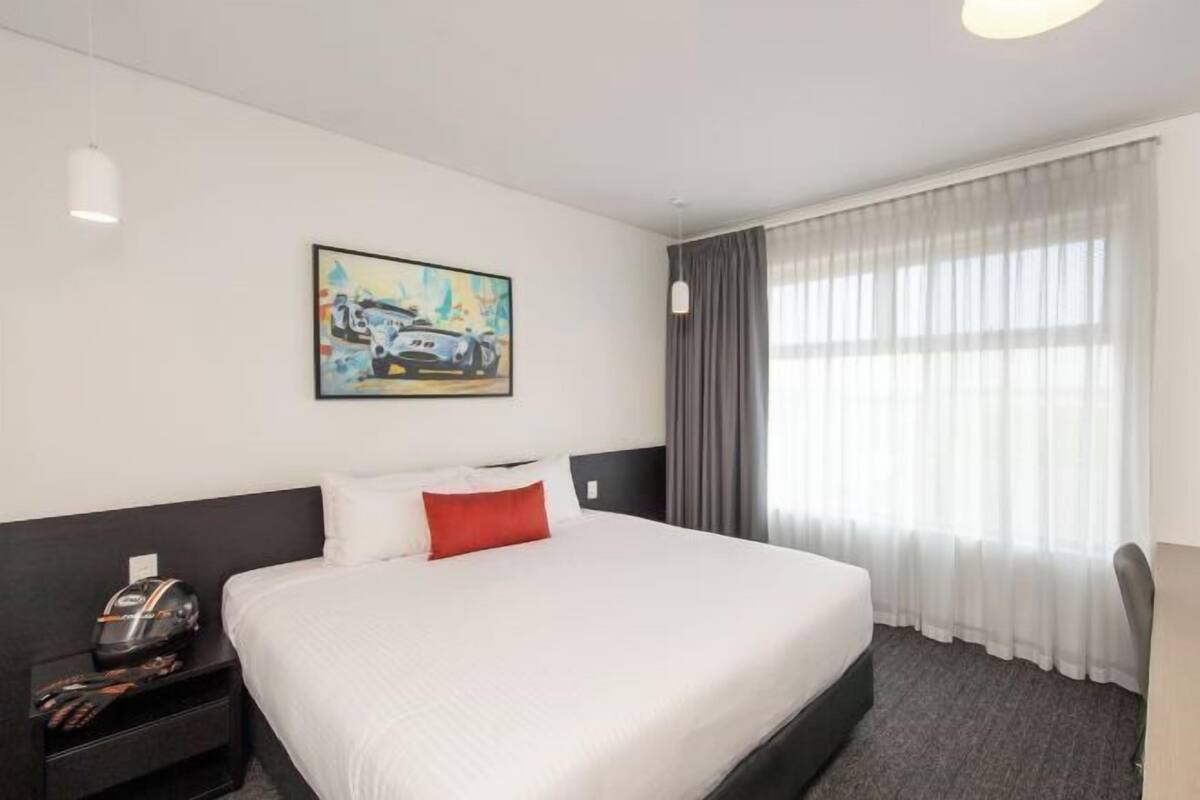 Premium bedding, pillowtop beds, minibar, in-room safe