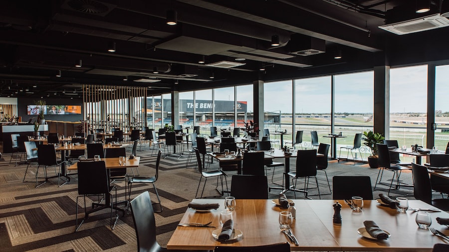 Rydges Pit Lane Hotel