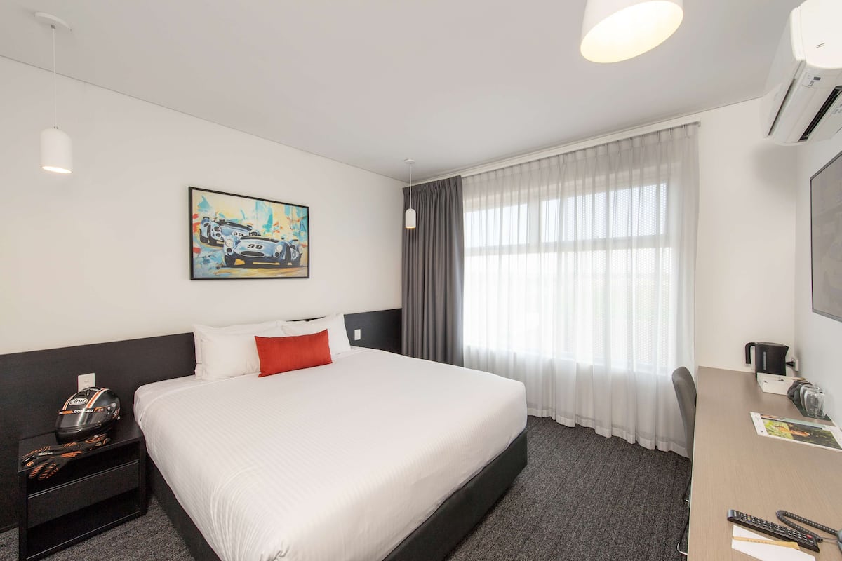 Premium bedding, pillow-top beds, minibar, in-room safe