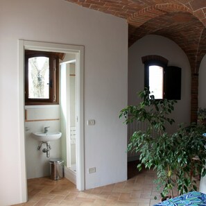 Dusche, kostenlose Toilettenartikel, Haartrockner, Bademäntel