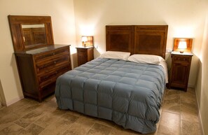 Classic Double Room | Minibar, individually furnished, desk, soundproofing - Agriturismo Il Sambuco (Monteriggioni)