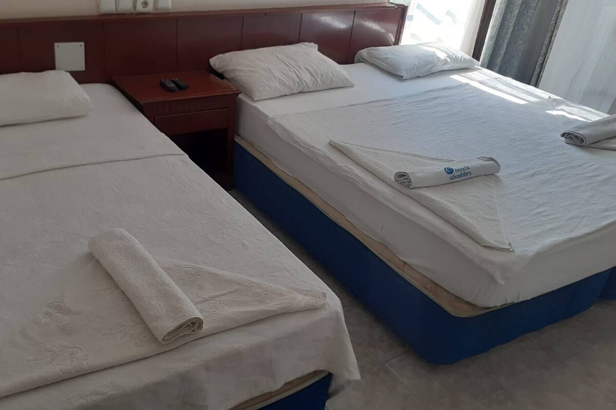 Basic Triple Room | Bed sheets