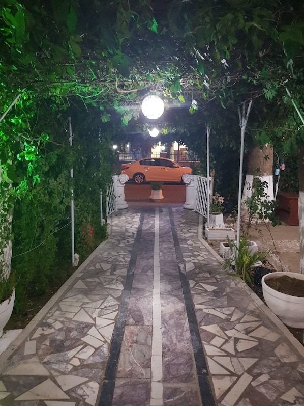مدخل المنشأة
