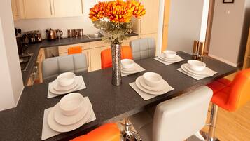 Apartment, 2 Bedrooms | In-room dining