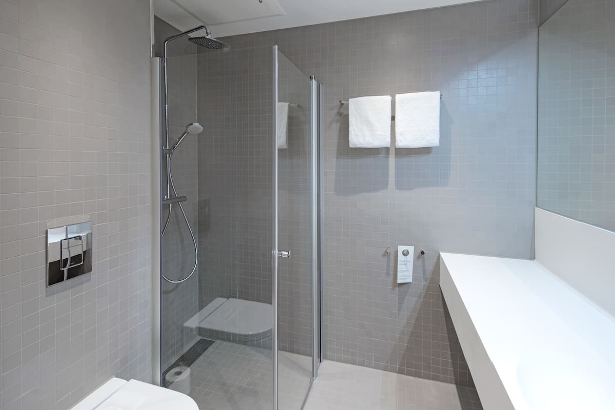 shower, hair dryer, towels, shampoo