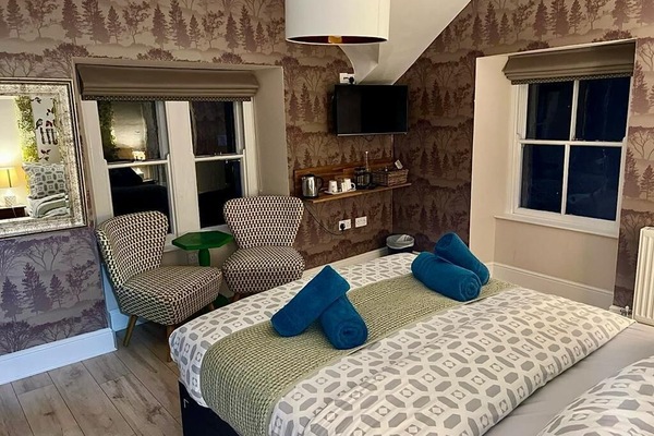 Double Room, River View (Room 7 Snowdon) | Iron/ironing board, free WiFi