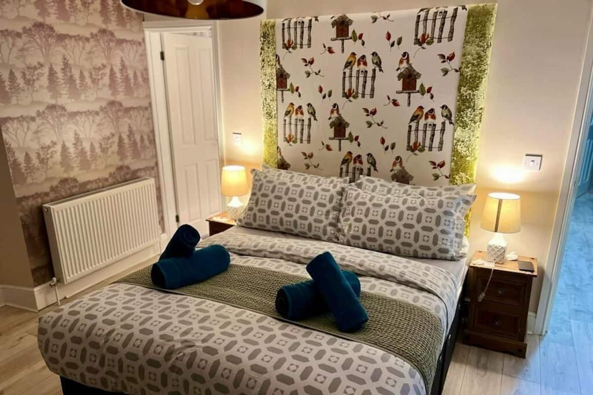 Double Room, River View (Room 7 Snowdon)