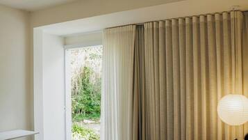 Suite Jasmim com Banheira \- Quinta da Margem (S2) | Roupas de cama de algodão egípcio, roupas de cama premium, frigobar