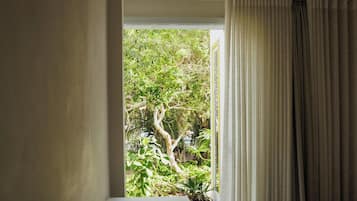 Suite Jasmim com Banheira \- Quinta da Margem (S2) | Lakens van Egyptisch katoen, luxe beddengoed, een minibar