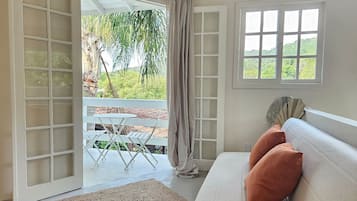 Apto Aroeira \- Quinta da Margem (Apto 01) | Khu phòng khách | TV 32-inch có truyền hình kỹ thuật số