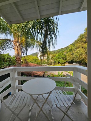 デラックス アパートメント キッチン レイクビュー | 屋外ダイニングエリア