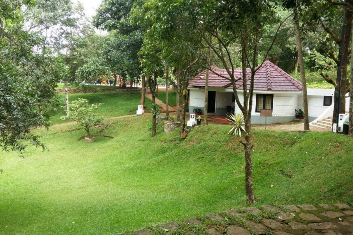 Deluxe Cottage, Garden View | Property grounds