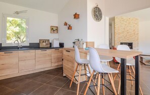 Dining - Nice home in Bonifacio (Bonifacio)