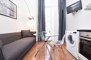 In-room dining - The Dome Hyde Park (London)