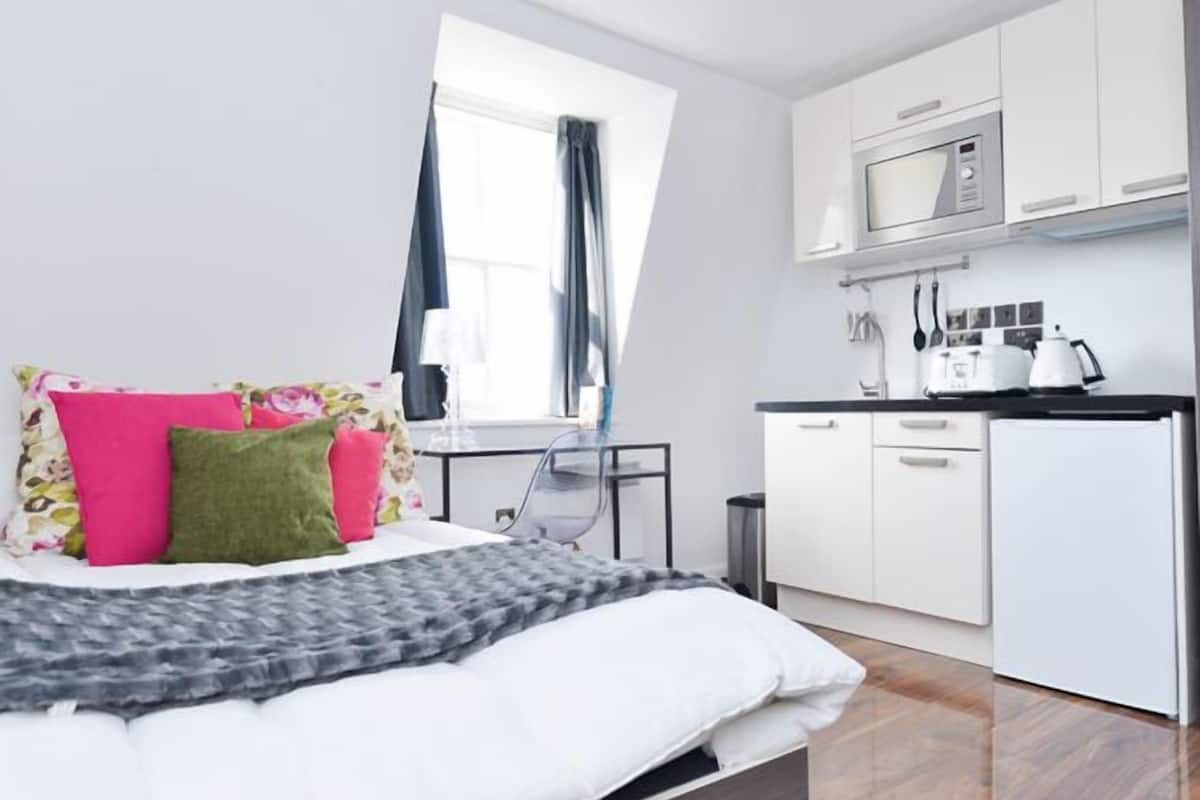 1 bedroom, desk, iron/ironing board, free WiFi