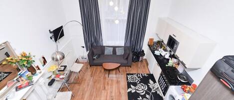 Kühlschrank, Mikrowelle, Herdplatte, Wasserkocher