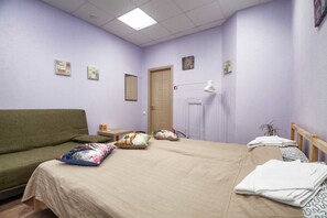 Premium bedding, desk, iron/ironing board, free WiFi - Hostel Rooms (Kazan)