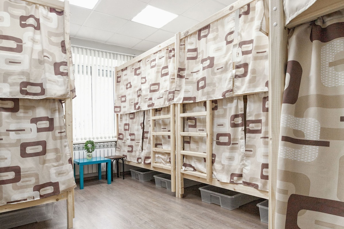 Economy Shared Dormitory, Mixed Dorm (8 beds (1) | Peralatan tempat tidur premium, meja, seterika/papan seterika