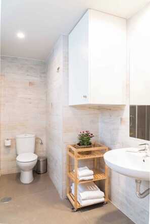 Bathroom - Apartamentos Puente del Carbón (Granada)