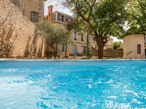 Outdoor pool, open 3:30 PM to 8:30 PM, sun loungers - Villa Celine (Saint-Laurent-de-la-Cabrerisse)