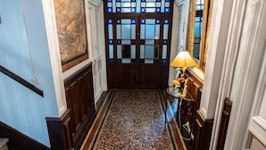 A grand hallway with a chandelier, marble walls, and a speckled floor. - Villa Celine (Saint-Laurent-de-la-Cabrerisse)