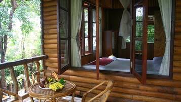 Bungalow with Sea View | Living area | 20-inch flat-screen TV with digital channels, TV