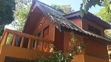 Bungalow with Garden View | Front of property