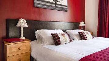 Family Room (Deluxe) | In-room safe, desk, free WiFi, bed sheets