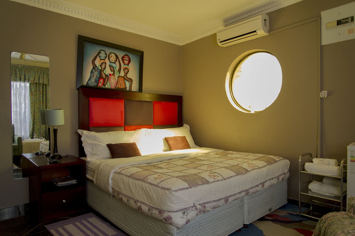 Double Room (Yellow) | Free WiFi