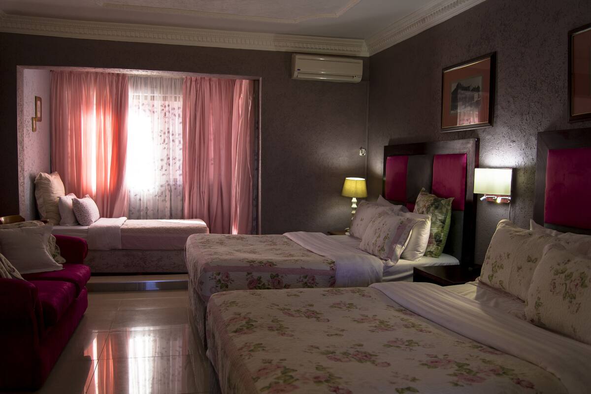 Family Room (Pink) | Free WiFi