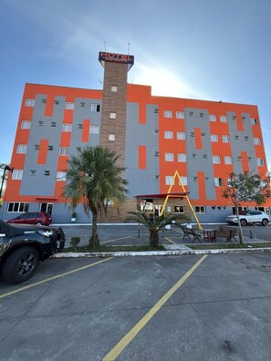 واجهة المنشأة