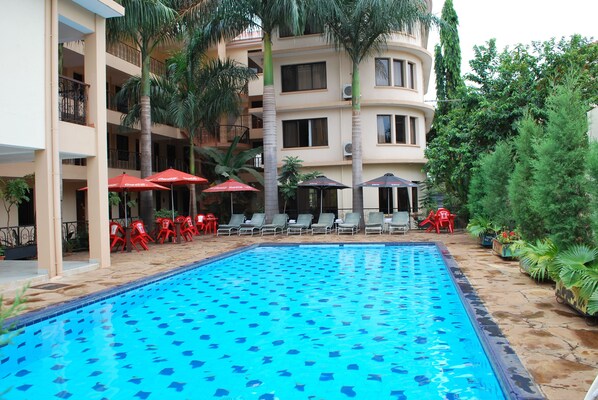 Hồ bơi ngoài trời