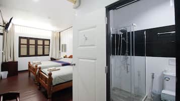 Family Room, 1 Bedroom | Minibar, desk, blackout curtains, free WiFi