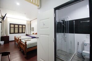 Family Room, 1 Bedroom | Minibar, desk, blackout drapes, free WiFi