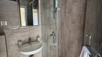 Shower, free toiletries, hair dryer