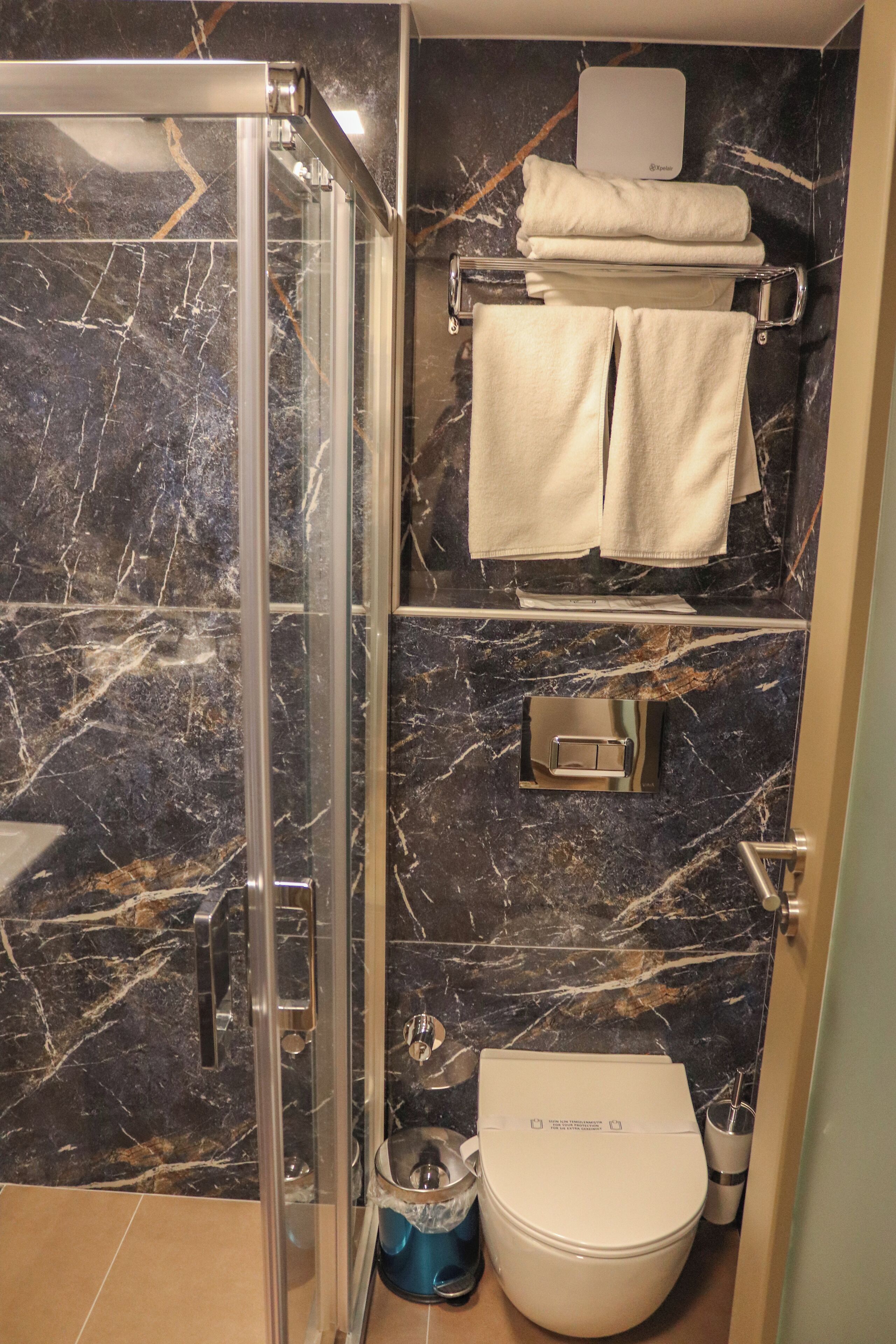 classic double room, non smoking, sea view | bathroom | shower, hair dryer, slippers, bidet