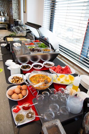 Free daily cooked-to-order breakfast 