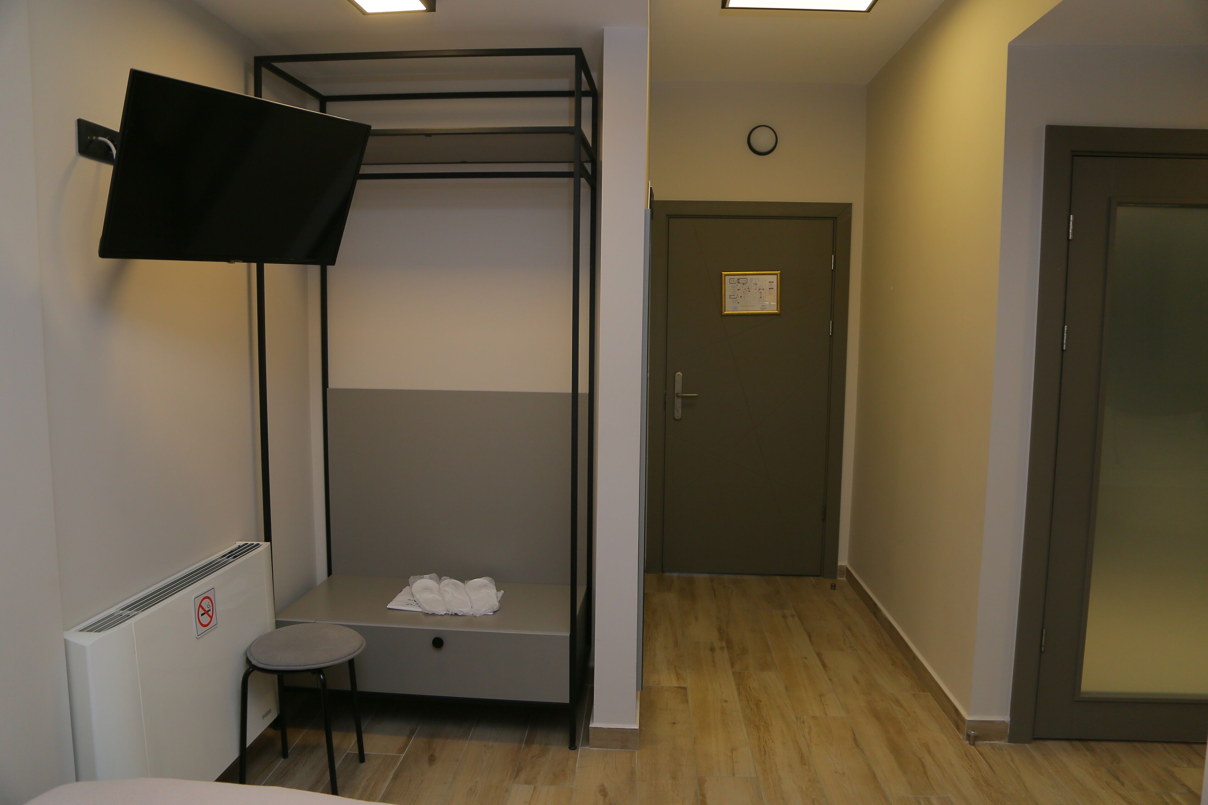 family triple room, accessible, ground floor | 1 bedroom, minibar, in-room safe, desk