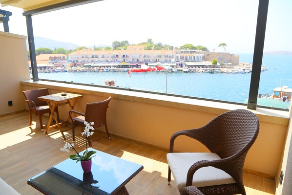 Junior Double Room, Sea View | Terrace/patio - Senyildiz Hotel (Foça)