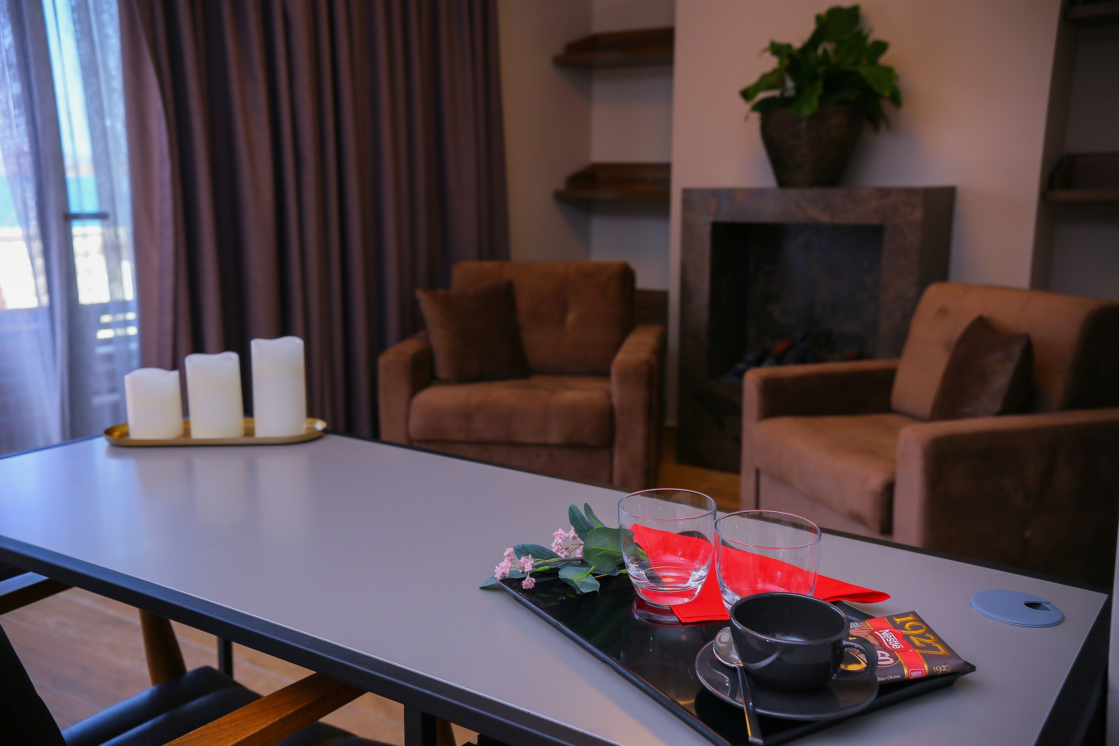 luxury room, 1 king bed, sea view | 1 bedroom, minibar, in-room safe, desk