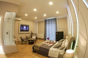 Habitación doble junior | Ropa de cama de alta calidad, camas con efecto memoria y minibar