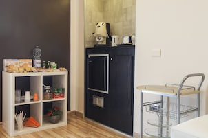 Ropa de cama de alta calidad, colchones con efecto memoria y minibar 