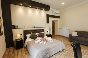 Habitación familiar | Ropa de cama de alta calidad, camas con efecto memoria y minibar