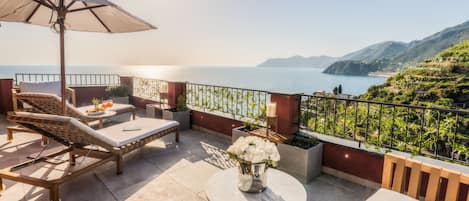 Honeymoon Suite, Jetted Tub | Terrace/patio