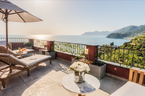 Honeymoon Suite, Jetted Tub | Terrace/patio