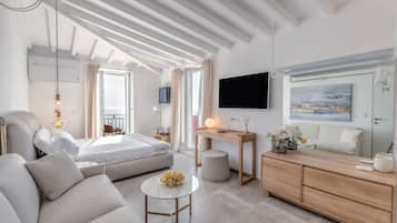 Suite de luna de miel, bañera de hidromasaje | Minibar, caja fuerte, escritorio y cortinas opacas