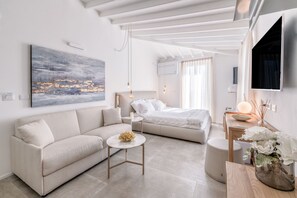 Honeymoon Suite, Jetted Tub | Minibar, in-room safe, desk, blackout curtains - Il Sogno di Manarola by The First (Riomaggiore)