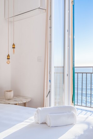 Honeymoon Suite, Jetted Tub | Minibar, in-room safe, desk, blackout drapes - Il Sogno di Manarola by The First (Riomaggiore)