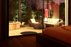 Luxury Suite, 1 King Bed, Fireplace | Individually decorated, individually furnished, blackout drapes - Villa Margaux (Fargues-Saint-Hilaire)